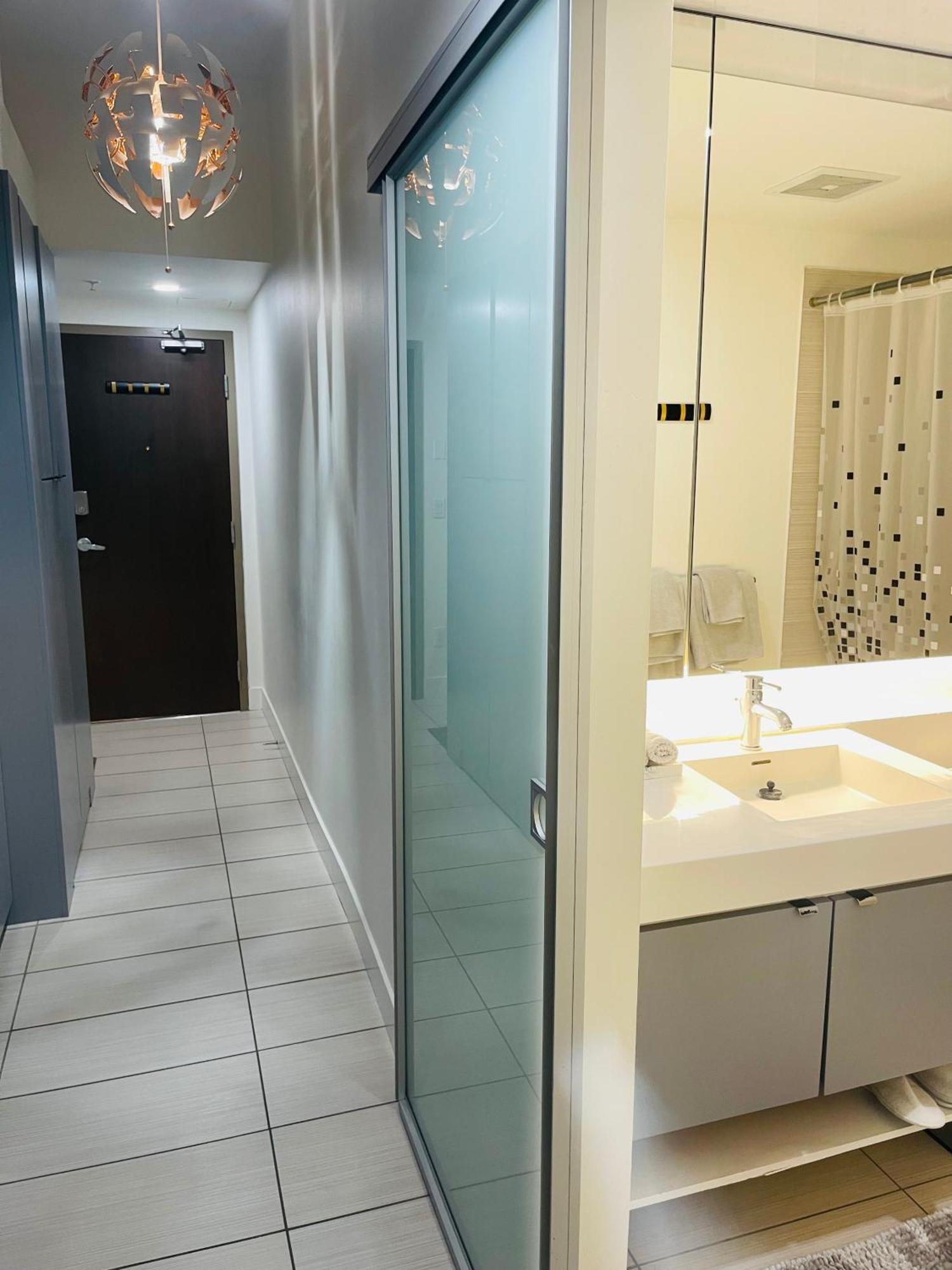 Beautiful Apartment Downtown, Mins To Rogers Arena, Stadium, Restaurants, Shops แวนคูเวอร์ ภายนอก รูปภาพ